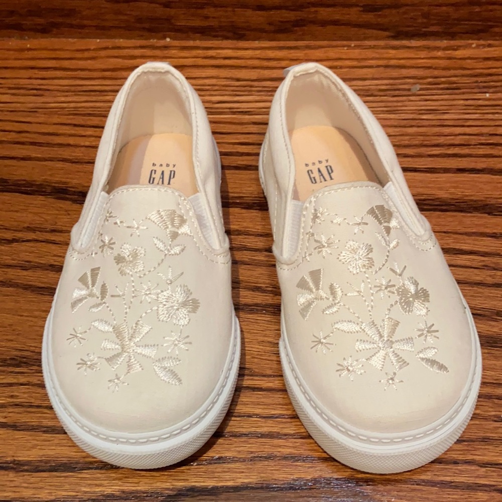 White Floral Embroidered Gap Slip On Sneakers